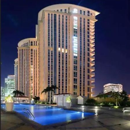 Luxury Bgc Condo In Taguig, Mckinley - Covered Parking And Wifi Free 外观 照片