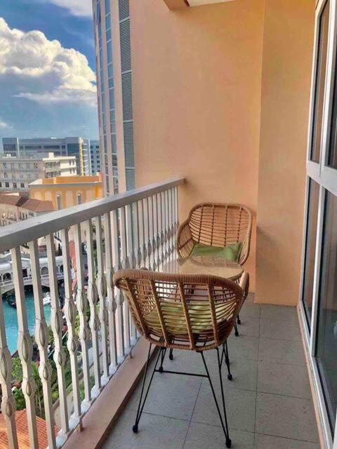 Luxury Bgc Condo In Taguig, Mckinley - Covered Parking And Wifi Free 外观 照片